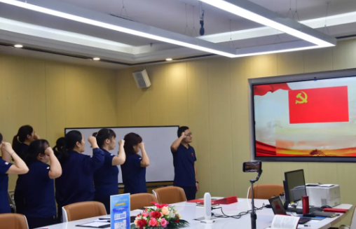 忆初心，，，，，，守党纪，，，，，，赶考路上勇毅行