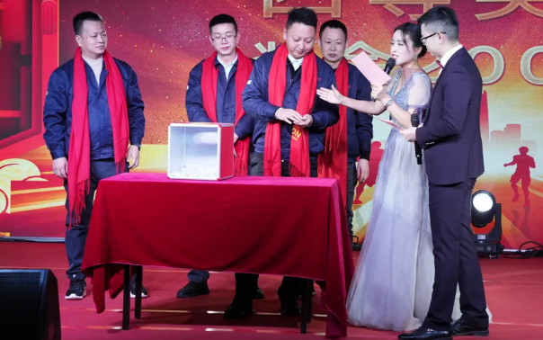 黄石必赢国际2024年终晚会：凝心聚力，，，，，共创辉煌！